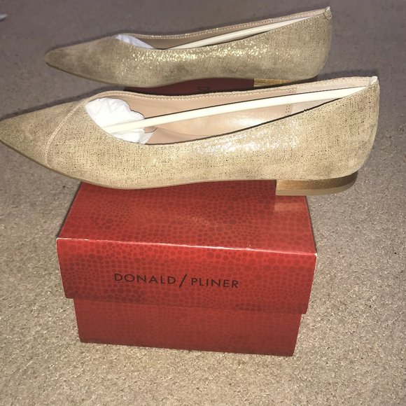 🎉SOLD✨Donald Pliner Suede Pointy Toe Flats- - Picture 7 of 7